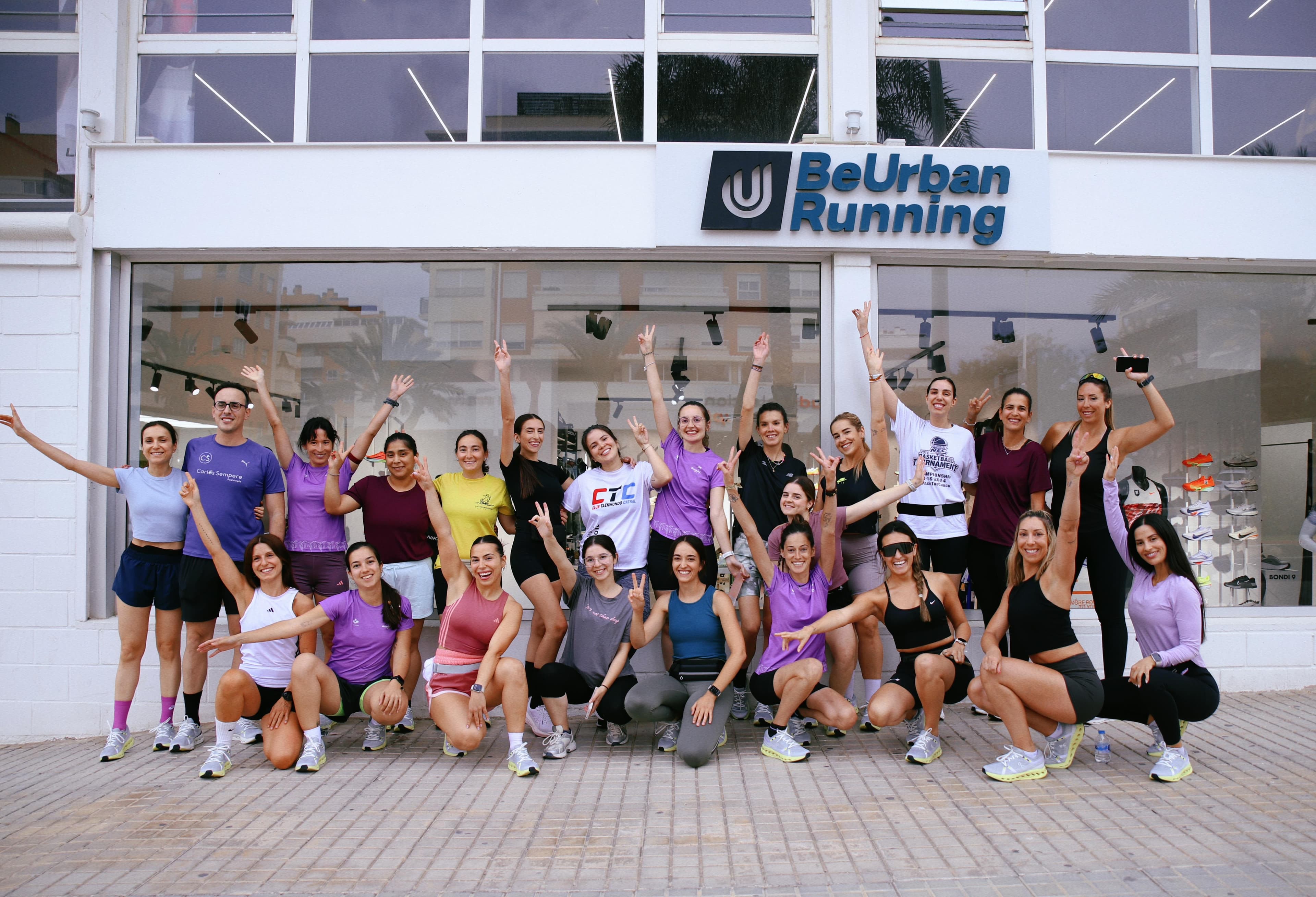 BROOKS RUN & NUTRICION PRE Y POST CARRERA cover image