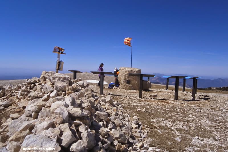 Puig de les Morreres i Pedró dels Quatre Batlles cover image