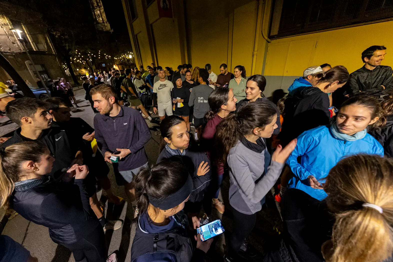 Athletiks Night Out cola para entrar a Platea 2